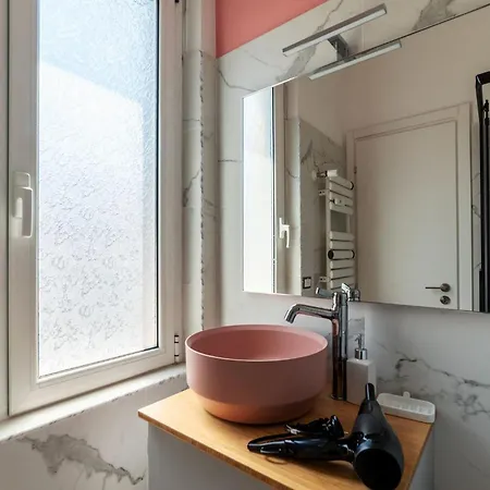 Guesthost - Colorful In Vintage-modern Style Daire
