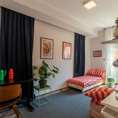 Guesthost - Colorful In Vintage-modern Style Daire *