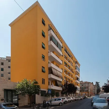 Guesthost - Colorful In Vintage-modern Style Daire Roma